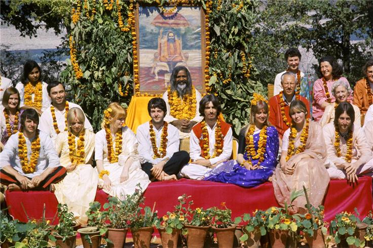 Maharishi Maresh Yogi and the Beatles in 1968