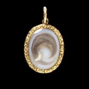 Locket and chain, c. 1810 by John Miers, England ©Victoria and Albert Museum, http://www.vam.ac.uk/blog/artists-residence-va/hair